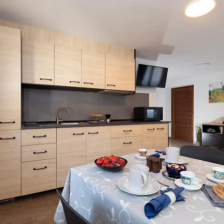 Casa Closellinaz 로이산